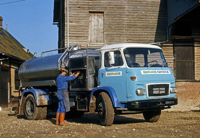 Saviem-SM8-citerne-lait.jpg