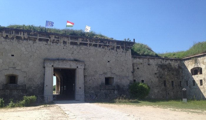 Fort de Komáron-02.jpg
