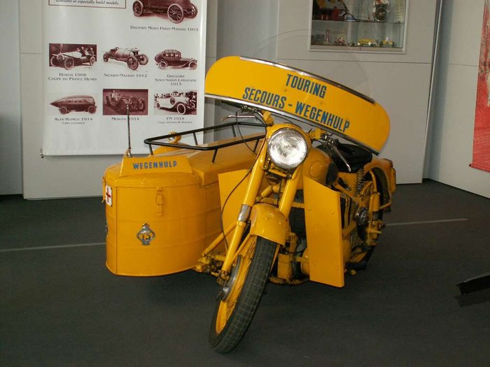 sideTouring.jpg