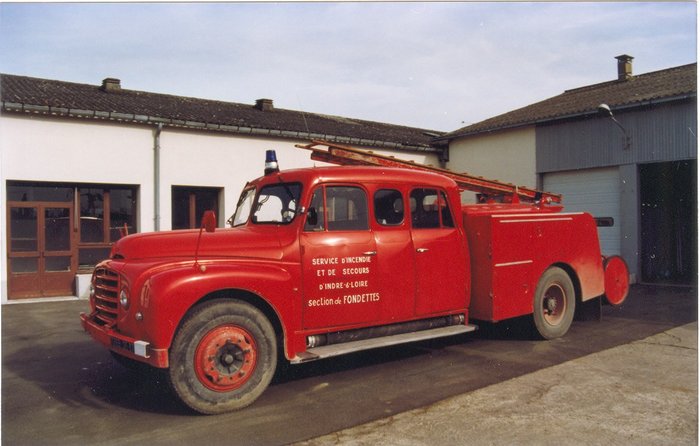 T55 Citroën.Photo FB Nostalgie des anciens engins de sapeurs pompiers Gilles Grosbois. Autorisation d el auteur. Autopompe mixte sur chassis Citroên T55 livrée en 1977 au CPI de la commune de Fondettes(37). Ex-Armée de l'Air..jpg