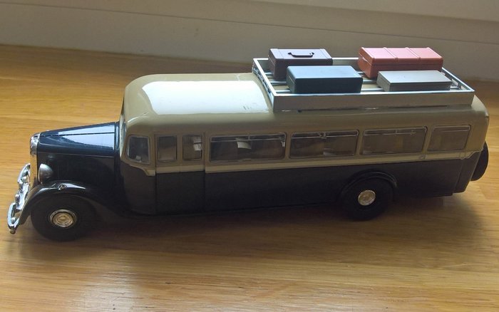 Autocar Citroën T 45 au 1-43ème 21 avril 2019 fenêtre.jpg