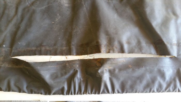 Bache déchirée.jpeg