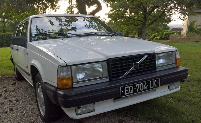 Volvo CGC plaques noires 7 septembre 19 (2).jpg