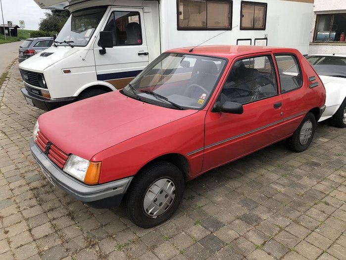 Peugeot 205.jpg