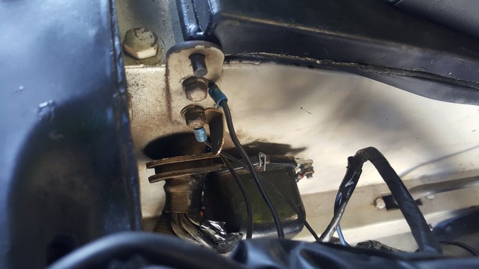 masse  contre le coffre - raccordée sur centrale clignotante.jpg