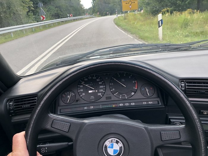 E30 01.jpg
