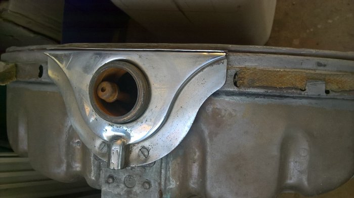 Soupape sur radiateur de peugeot 301 de 1932. 7 septembre 2020.jpg