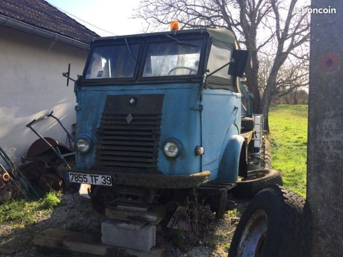 R2087 ancienne dépanneuse Gendarmerie.jpg