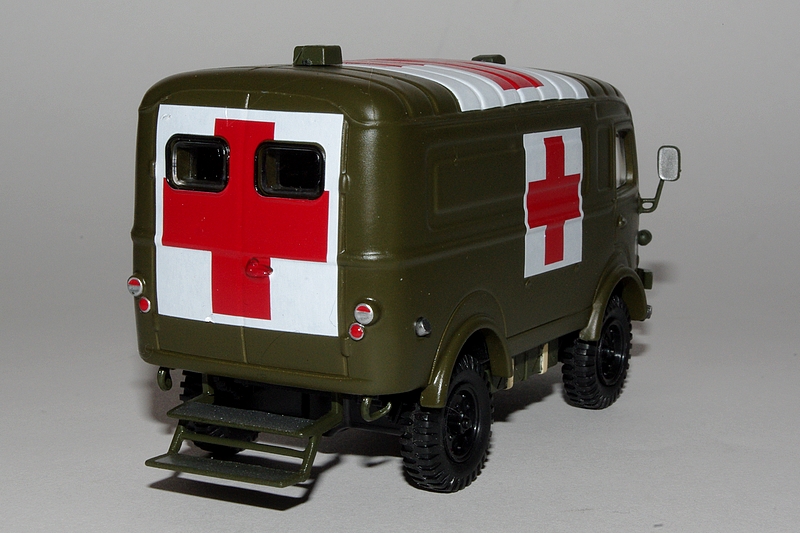 485711R2087Ambulancearr.jpg