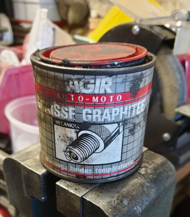 graisse graphitée.jpg