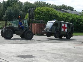 goelette in belgische leger wordt getransporteerd.jpg