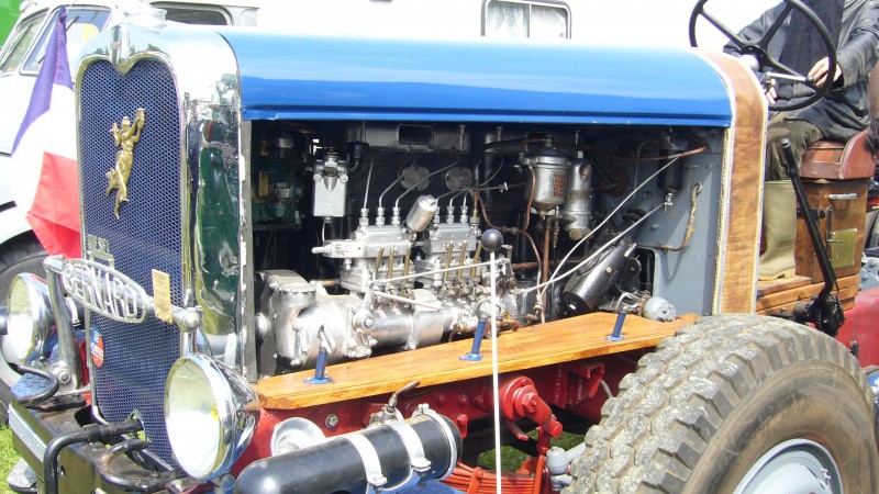 Bernard 6 cylindres.jpg
