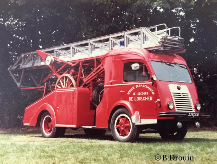 ESP COUR CHEVERNY 2  EX VENDOME ET SALBRIS.jpg