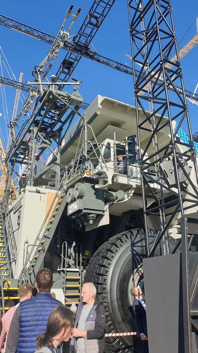 Bauma 06.jpg