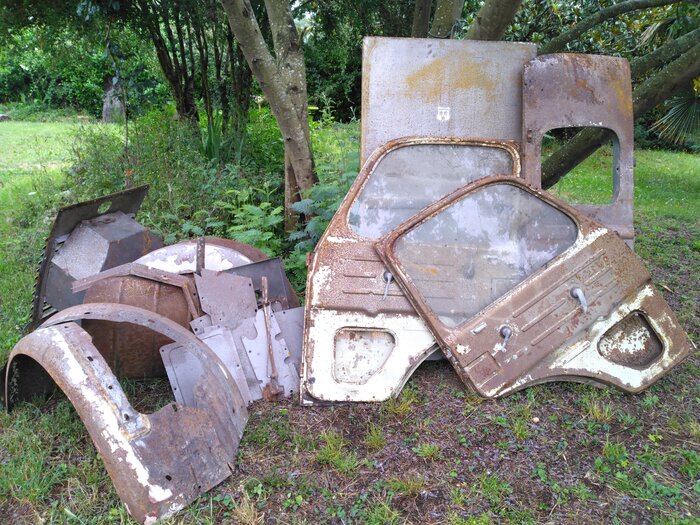 pieces carrosserie.jpg