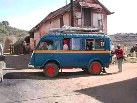 taxi brousse goelette.jpg