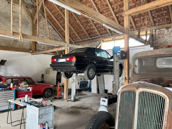 E30.jpg