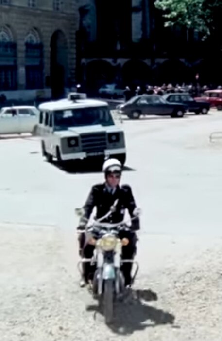 Screenshot_20240526_212907_YouTube.jpg