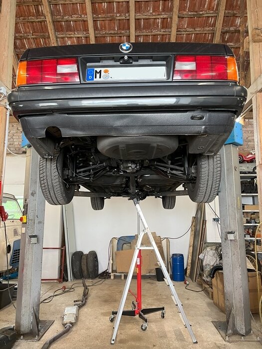 E30 03.jpg