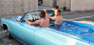 voiture piscine.jpg