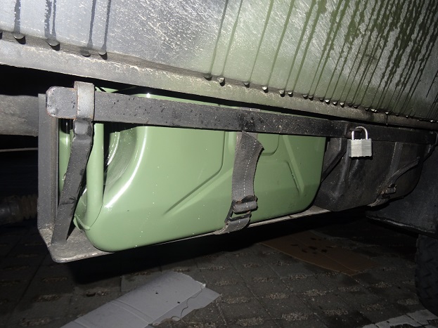 Jerrycan 03.jpg