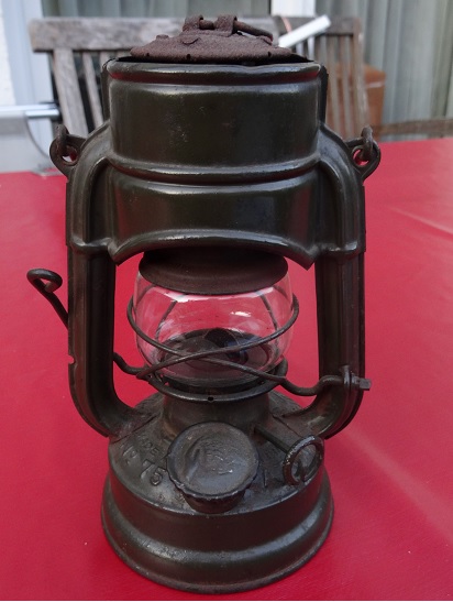 Feuerhand Atom 01.jpg